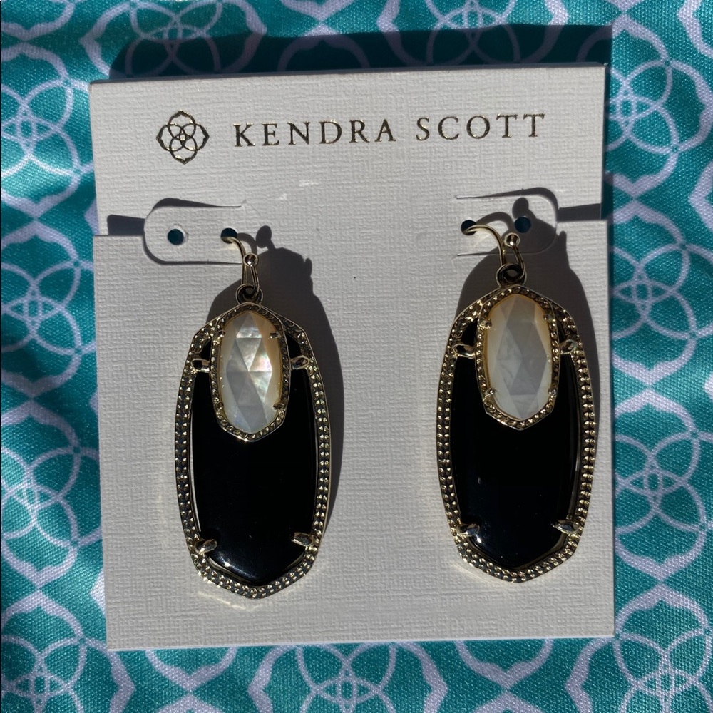 Kendra Scott Emmy’s in black and Mother of Pearl